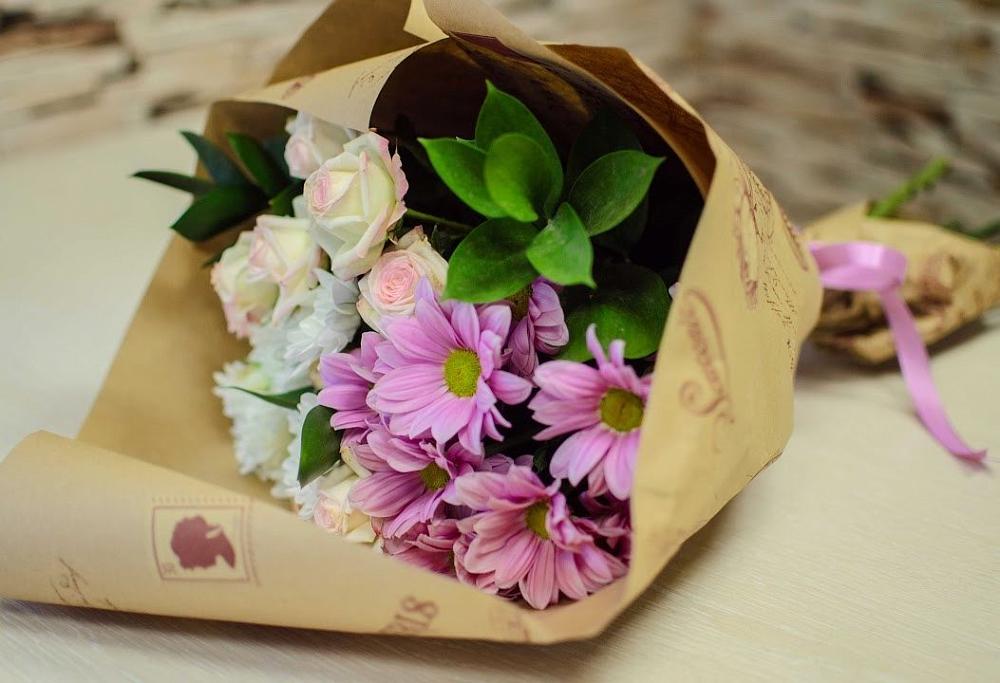 Букет цветов из: Розы и Хризантемы в Чуфарово