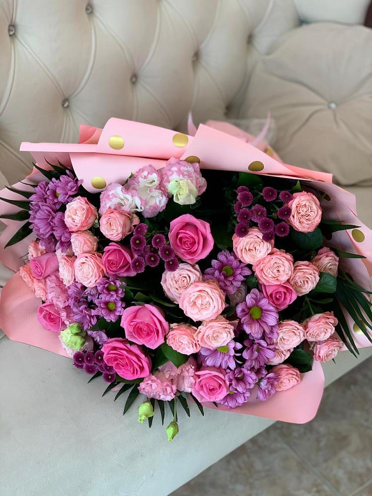 Букет цветов из: Хризантемы, Розы и Лизиантусы в Чуфарово