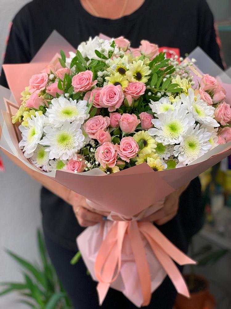 Букет цветов из: Розы и Хризантемы в Чуфарово