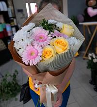Букет цветов из:  Герберы, Розы и Хризантемы в Чуфарово