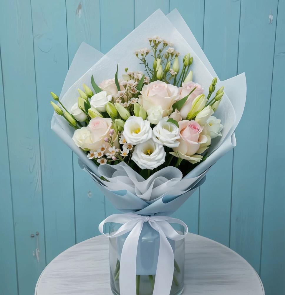 Букет цветов из: Розы и Лизиантусы в Чуфарово