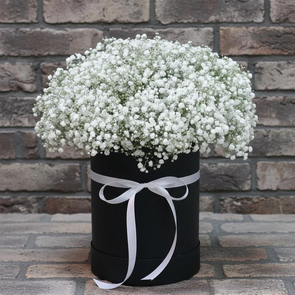 Цветочная композиция из Гипсофила в шляпной коробке в Чуфарово