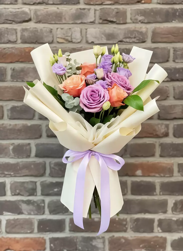 Букет цветов из: Лизиантусы и Розы в Чуфарово