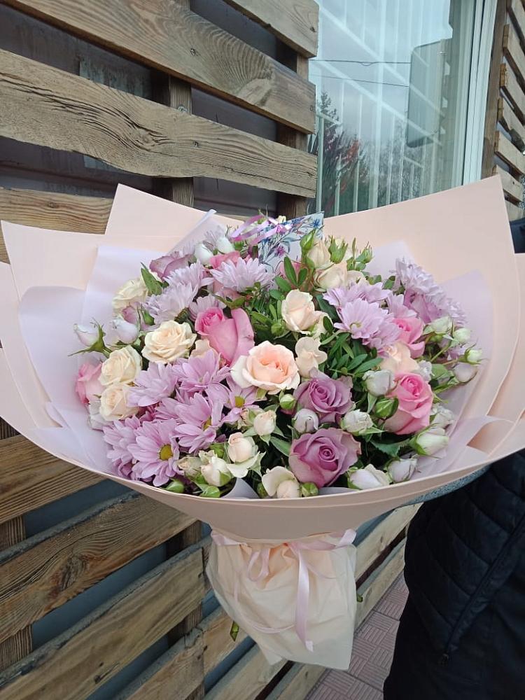 Букет цветов из: Розы и Хризантемы в Чуфарово