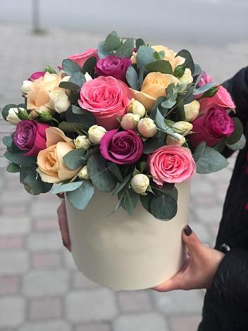 Цветочная композиция из Розы в шляпной коробке в Чуфарово