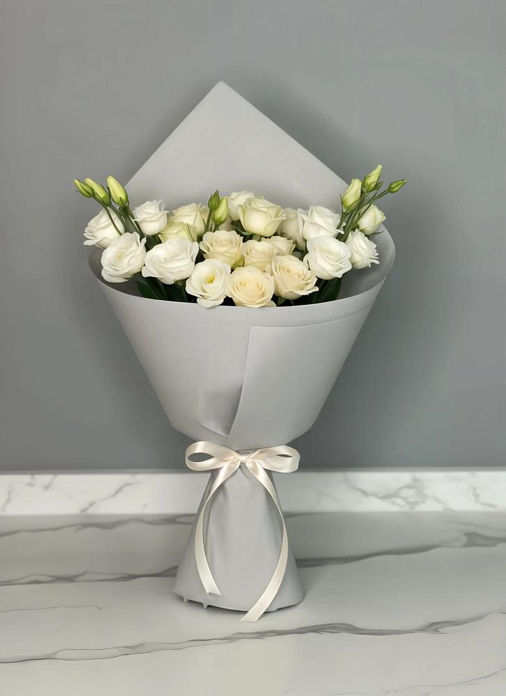 Букет цветов из: Розы и Лизиантусы в Чуфарово