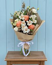 Букет цветов из:  Альстромерии, Лизиантусы, Розы и Хризантемы в Чуфарово