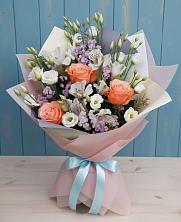 Букет цветов из:  Лизиантусы, Розы, Альстромерии и Гипсофила в Чуфарово