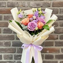 Букет цветов из:  Лизиантусы и Розы в Чуфарово