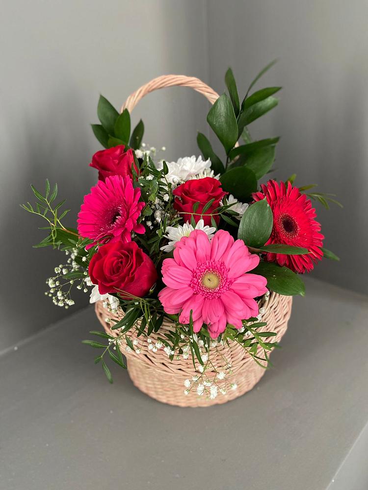Цветочная композиция из Розы, Хризантемы и Герберы в корзине в Чуфарово