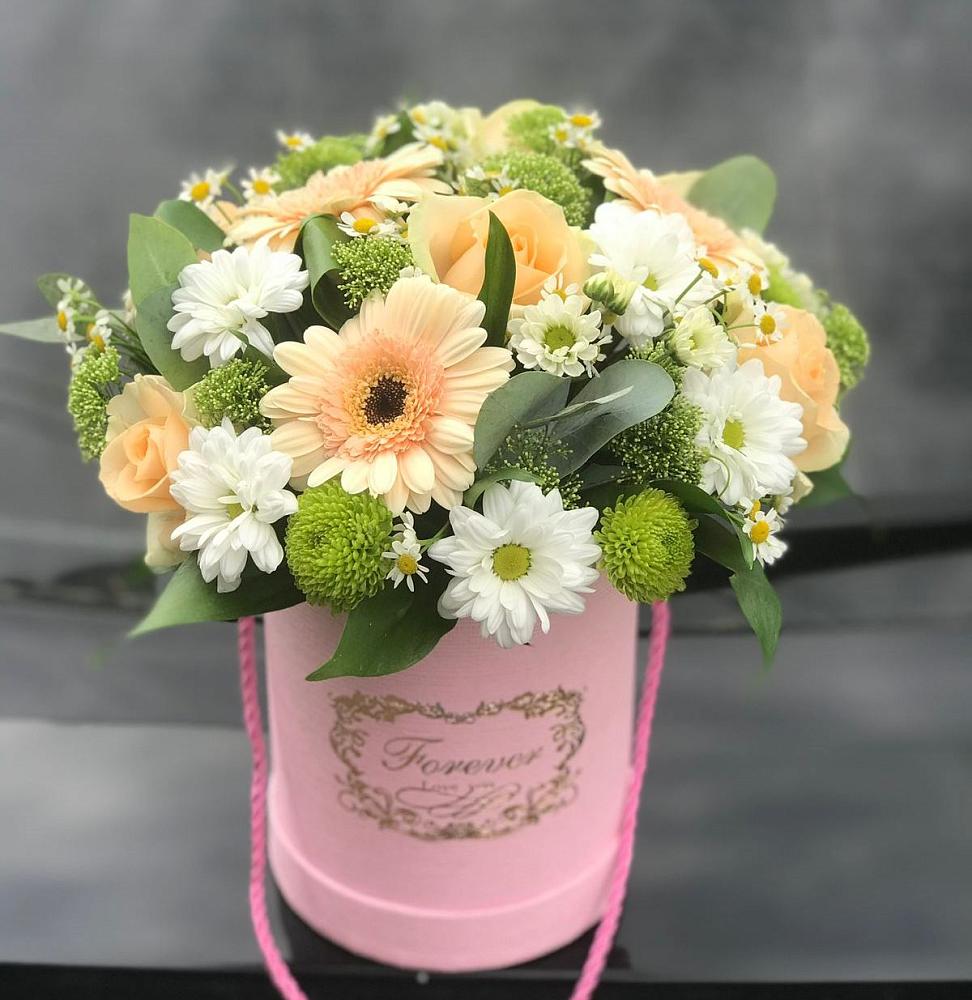 Цветочная композиция из Розы, Герберы и Хризантемы в шляпной коробке в Чуфарово