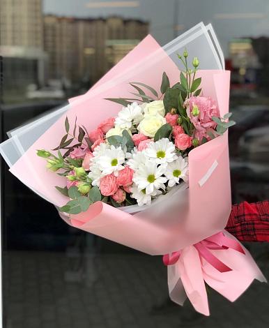 Букет цветов из: Розы, Лизиантусы и Хризантемы в Чуфарово