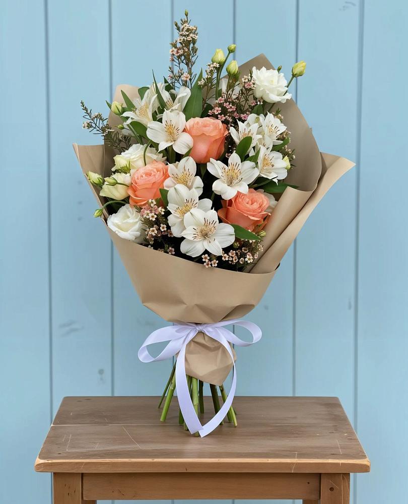 Букет цветов из: Альстромерии, Лизиантусы, Розы и Хризантемы в Чуфарово